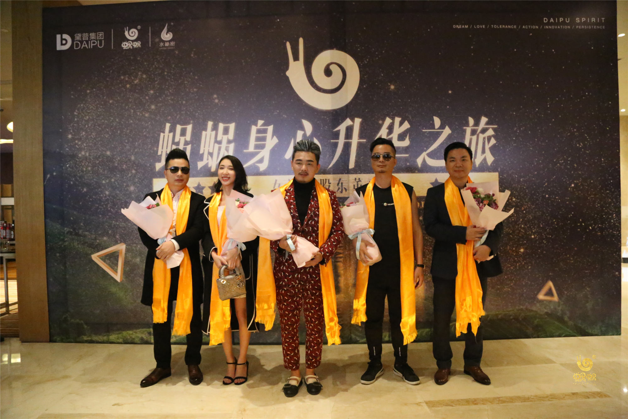 蝸蝸豪華自駕游，美女帥哥帶你走玩轉桂林